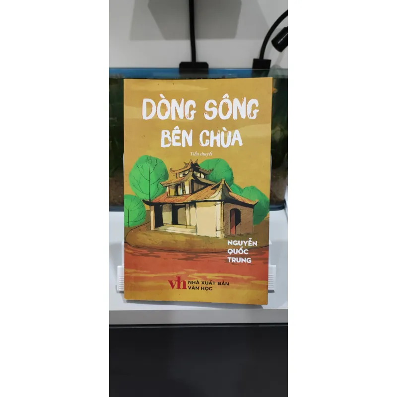 Tiểu thuyết Dòng sông bên chùa - Nguyễn Quốc Trung 785474