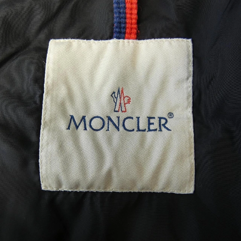 Áo khoác lông vũ MONCLER 635077