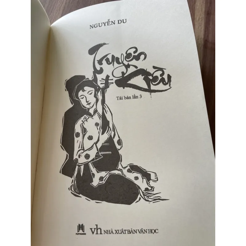 Truyện Kiều - ẤN PHẨM KỈ NIỆM 250 NĂM NGÀY SINH ĐẠI THI HÀO NGUYỄN DI 707064