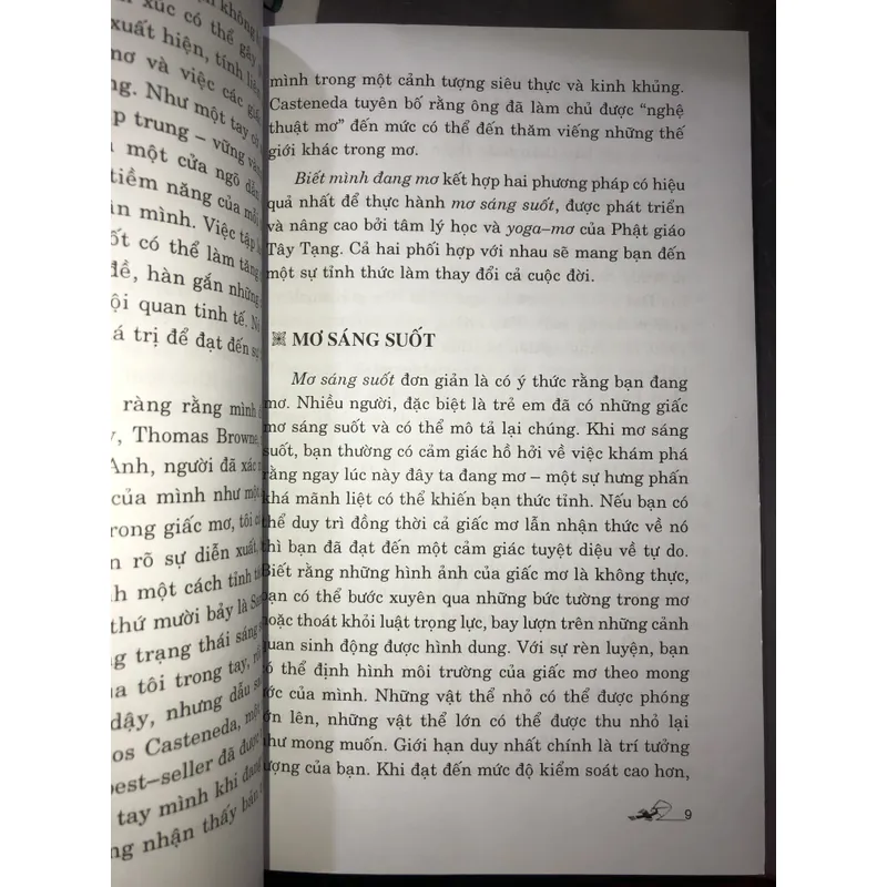 Biết mình đang mơ - Thực hành thiền định để có giấc mơ sáng suốt  714028