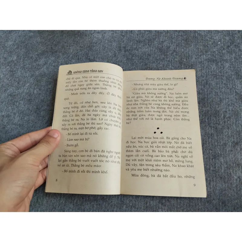 KHÔNG CÙNG TẦNG BAY - DƯƠNG NỮ KHÁNH THƯƠNG 567835