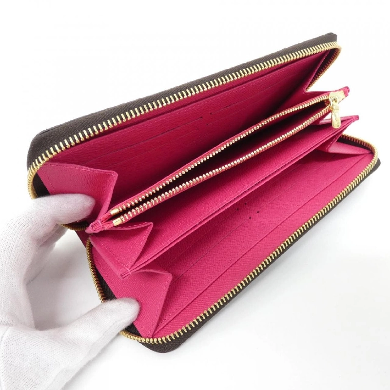 Ví Zippy Monogram (Illustré Évasion) M61360 của Louis Vuitton 622268