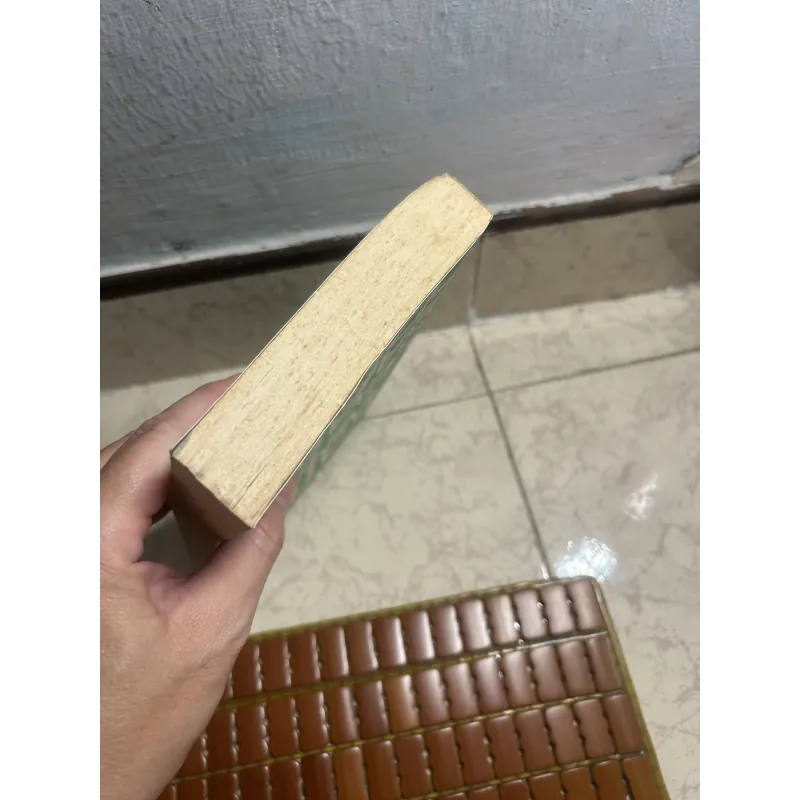 Eating Animal - Jonathan Safran Foer (sách real, còn tốt) 928670