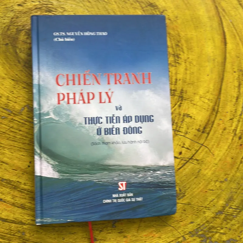 CHIẾN TRANH PHÁP LÝ VÀ THỰC TIỄN ÁP DỤNG Ở BIỂN ĐÔNG- GS.TS. NGUYỄN HỒNG NHO CHỦ BIÊN 718914