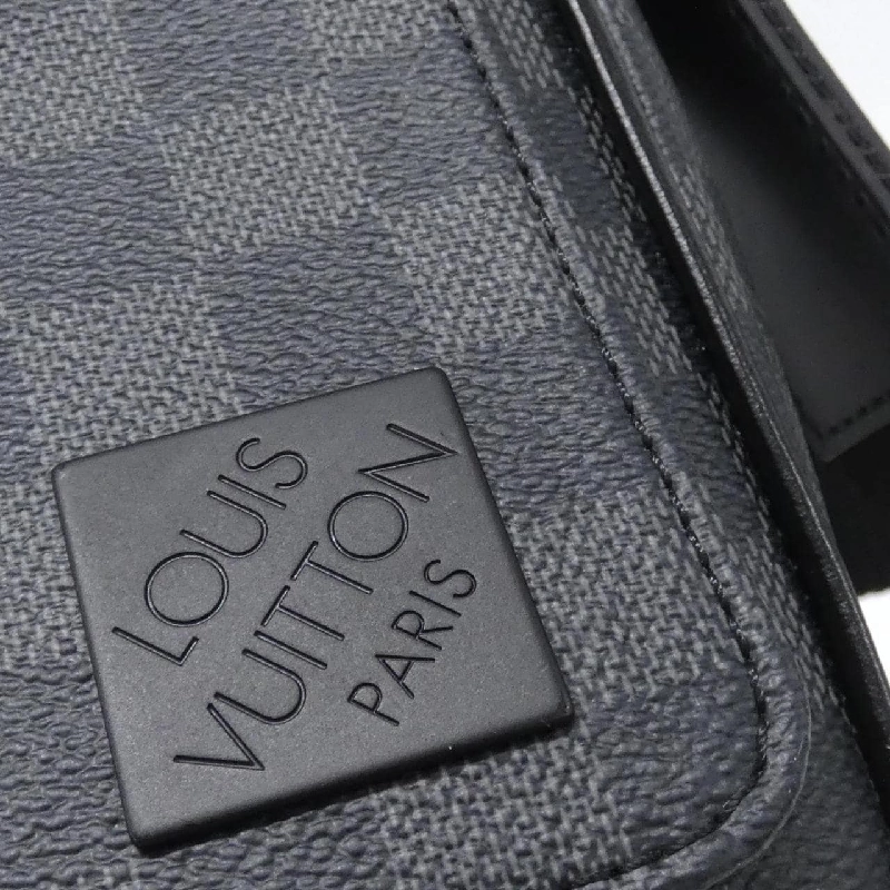 Túi đeo vai Louis Vuitton Damier Graphite District PM N42710 611736