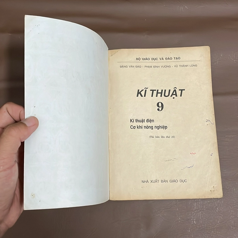 [Sách Xưa] - II Sách Kỹ Thuật: Kỹ Thuật 9 _ Kỹ Thuật Điện, Cơ Khí Nông Nghiệp - 1999 521948