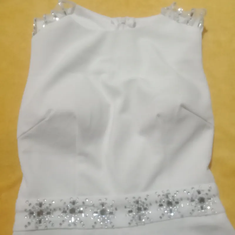 Body đính đá, chất vải mềm mịn, màu trắng , đá được đính trên đầm là đá loại 1 rất sáng   720696