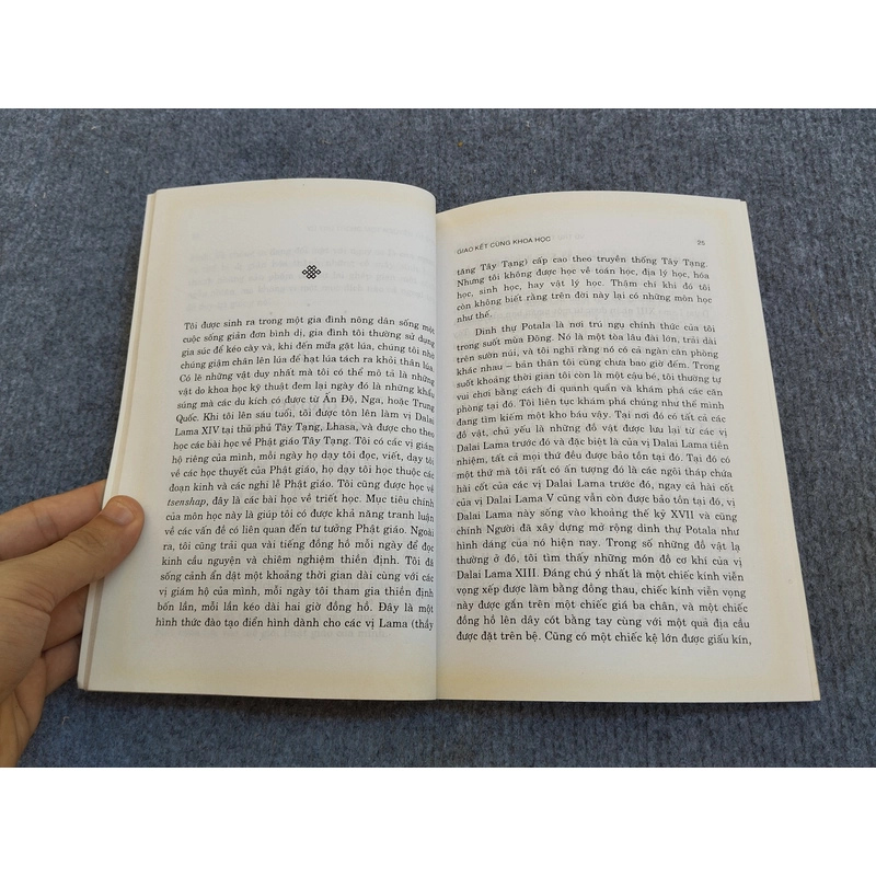 VŨ TRỤ TRONG MỘT NGUYÊN TỬ ĐƠN. ĐIỂM GIAO HÒA GIỮA KHOA HỌC VÀ TÂM LINH 485236