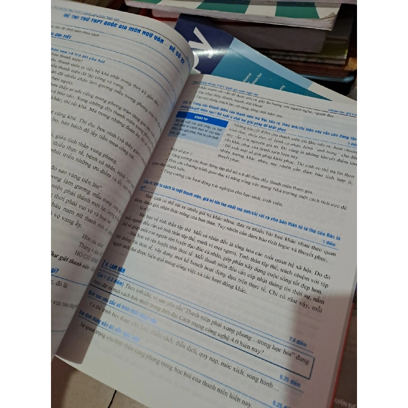 Thực chiến đề thi THPT quốc gia mon văn mới 90% HCM0808 GIÁO KHOA 923024