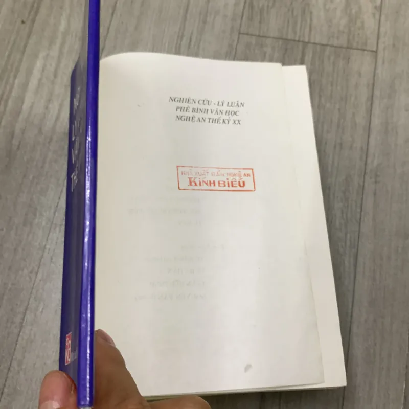 Nghiên cứu lý luận phê bình văn học nghệ an thế kỷ xx. 10b2 1026328