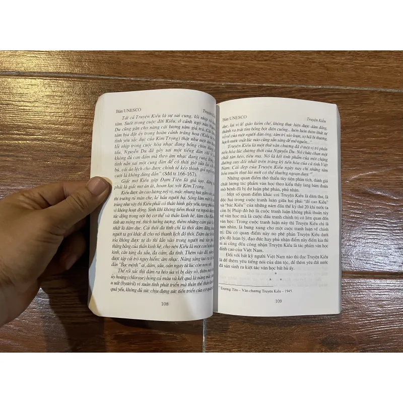 Truyện Kiều bản UNESCO - Quốc ngữ - Nôm đối chiếu  (6) 1025003