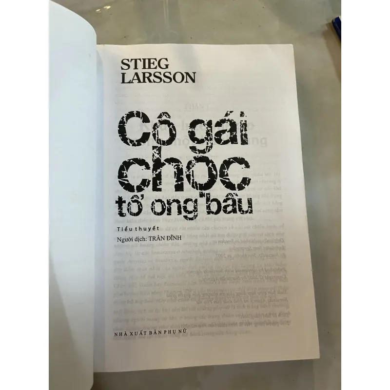 CÔ GÁI CÓ HÌNH XĂM RỒNG, CÔ GÁI CHỌC TỔ ONG BẦU, CÔ GÁI ĐÙA VỚI LỬA - STIEG LARSSON 1036102