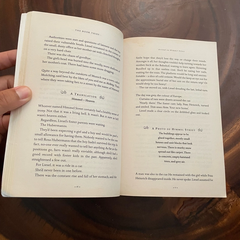 II English Book: The Book Thief - Markus Zusak - 2016  443036