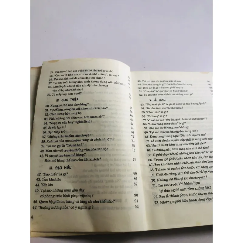 MỘT TRĂM ĐIỀU NÊN BIẾT VỀ PHONG TỤC VIỆT NAM  704028