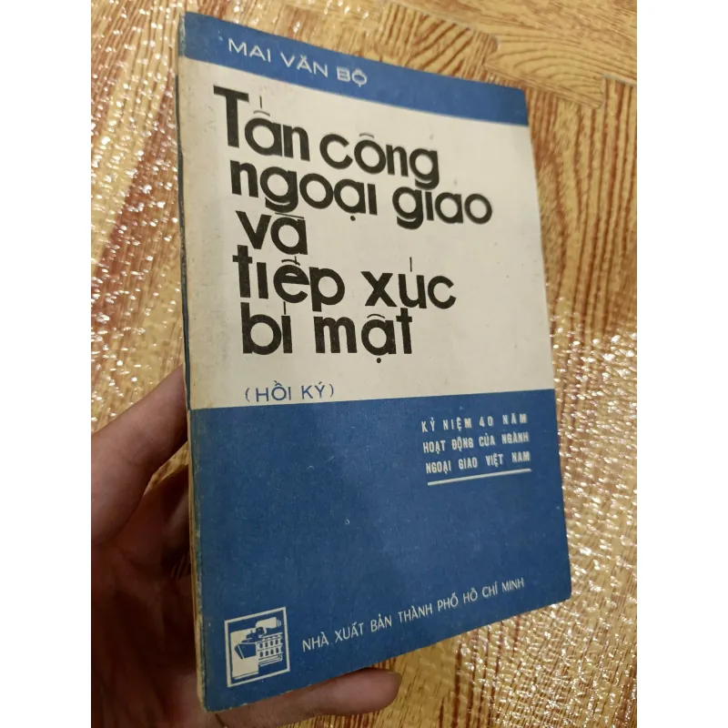 Tấn công ngoại giao và tiếp xúc bí mật 755508