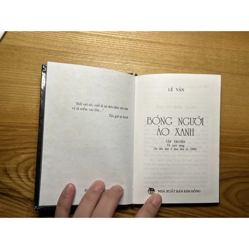 Bóng người áo xanh (bìa cứng) 709159
