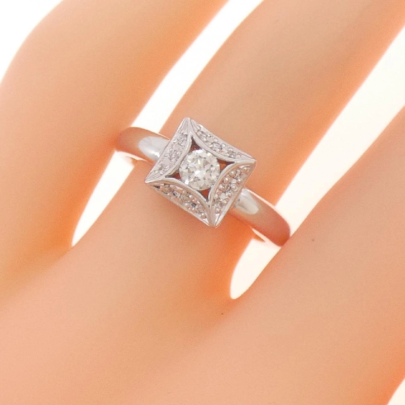 Nhẫn kim cương K18WG 0.20CT 671838