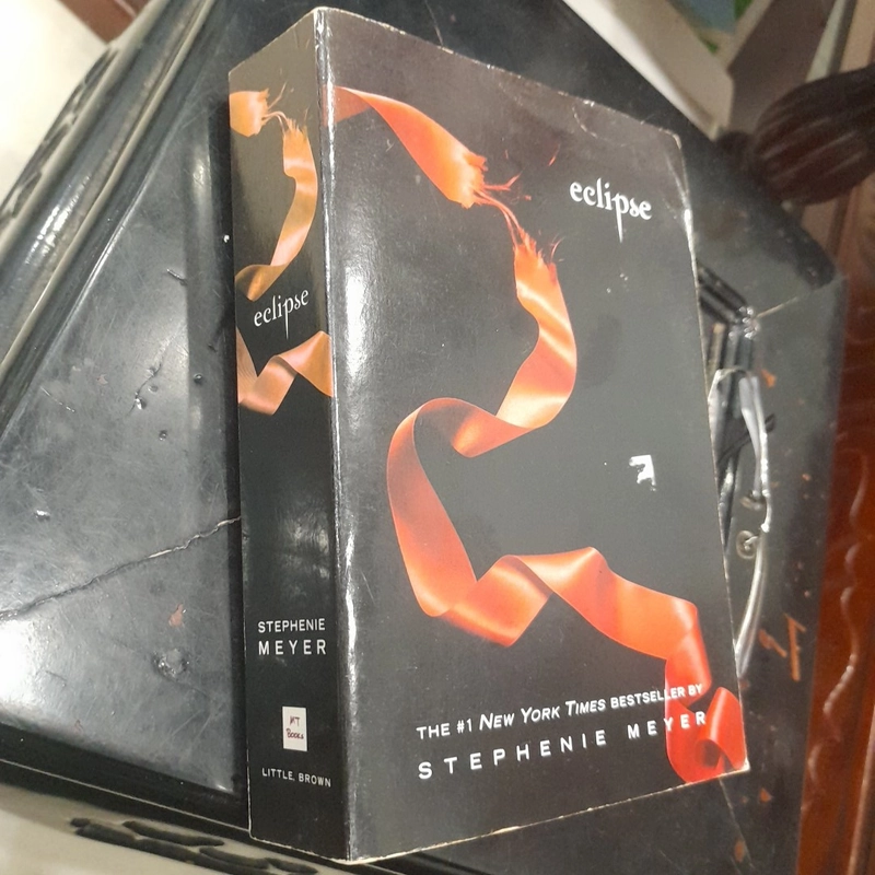 Stephenie Meyer - ECLIPSE (the #1 New York Times bestseller) 369497