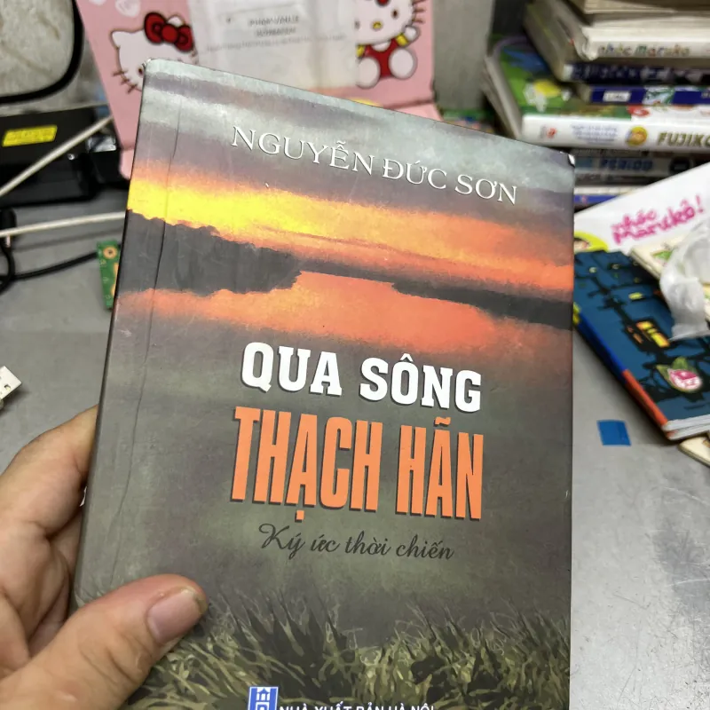 Qua sông Thạch Hãn của tác giả Nguyễn Đức Sơn 1022969
