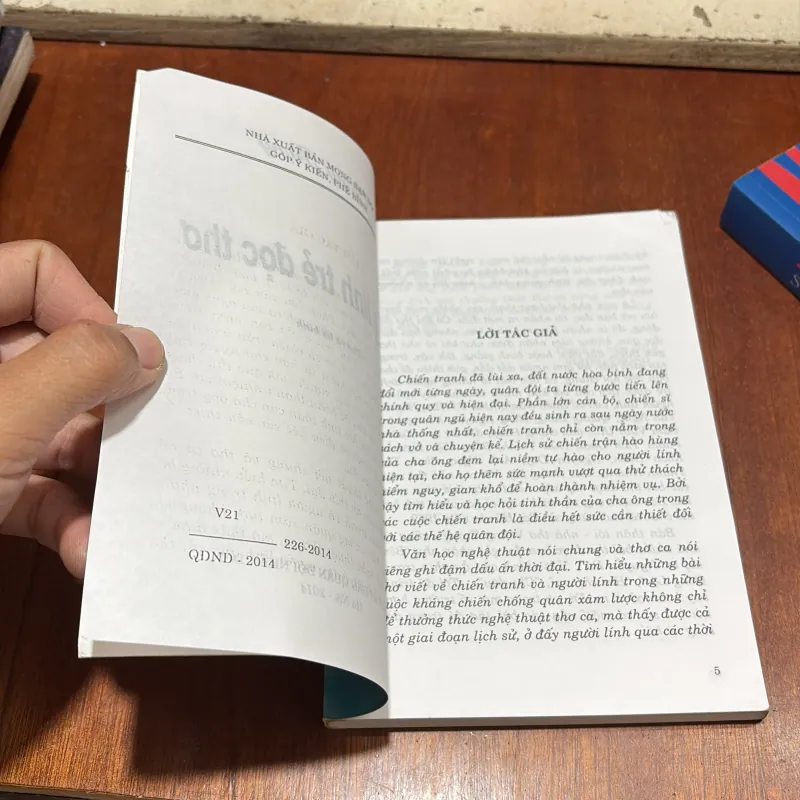 II Thơ Và Lời Bình: Cùng Lính Trẻ Đọc Thơ - Vương Trọng - 2014 786238