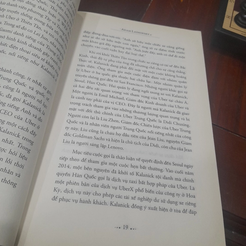 Adam Lashinsky - CHUYẾN ĐI BÃO TÁP, về hành trình thống trị thế giới của Uber 326691