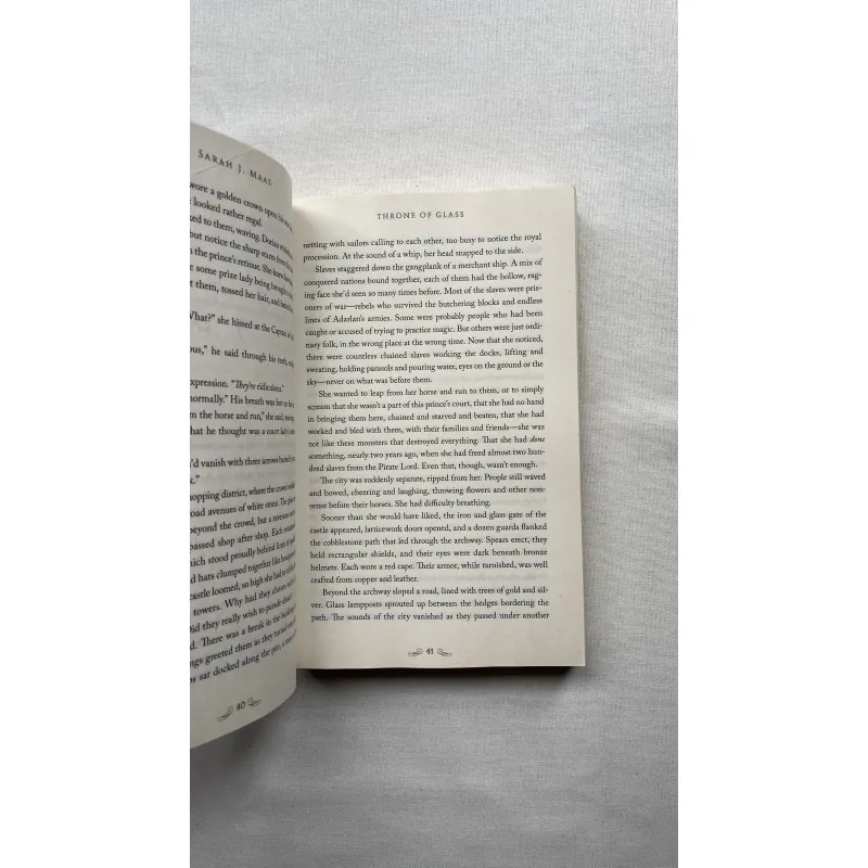 Throne of Glass - Sarah J. Maas   760230