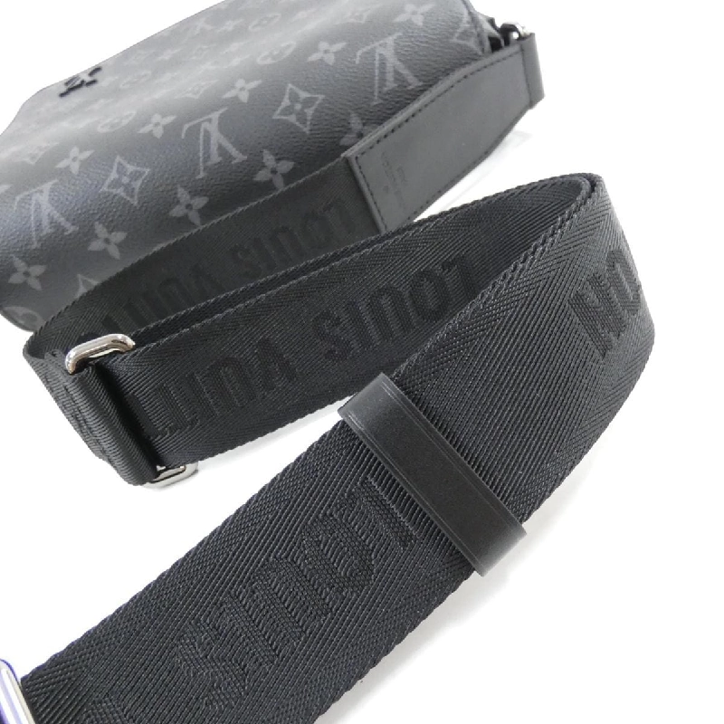 Louis Vuitton Monogram Eclipse District PM M46255 - Hàng hiệu Authentic 805835