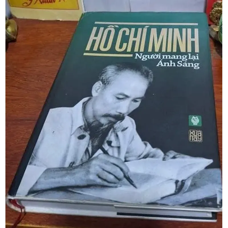 Hồ Chí Minh người mang ánh sáng 735020