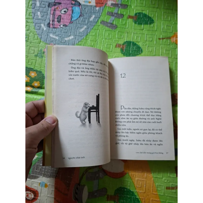 Con chó nhỏ mang giỏ hoa hồng 1037103