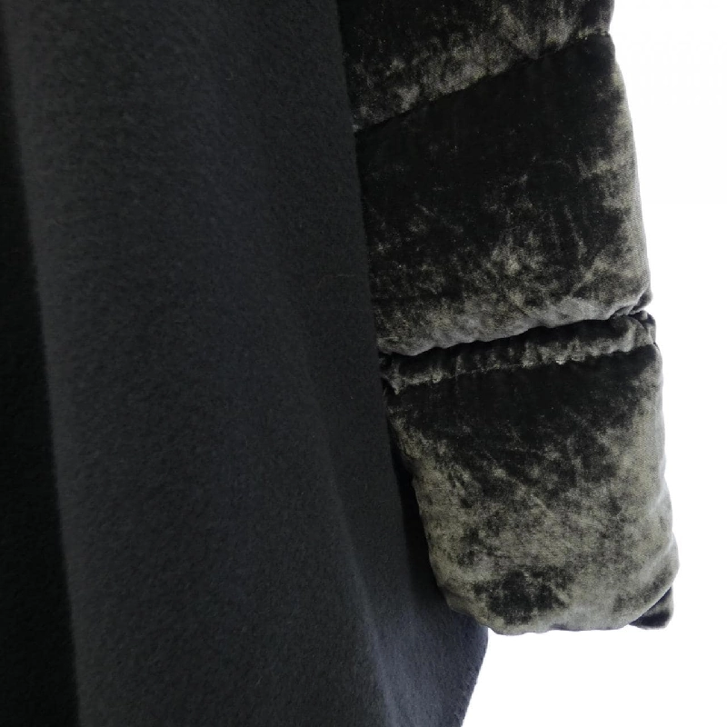 Moncler MONCLER 20930081885 Áo khoác lông 627831