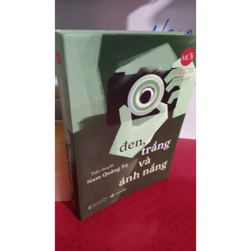 đen trắng và ánh nắng 755300