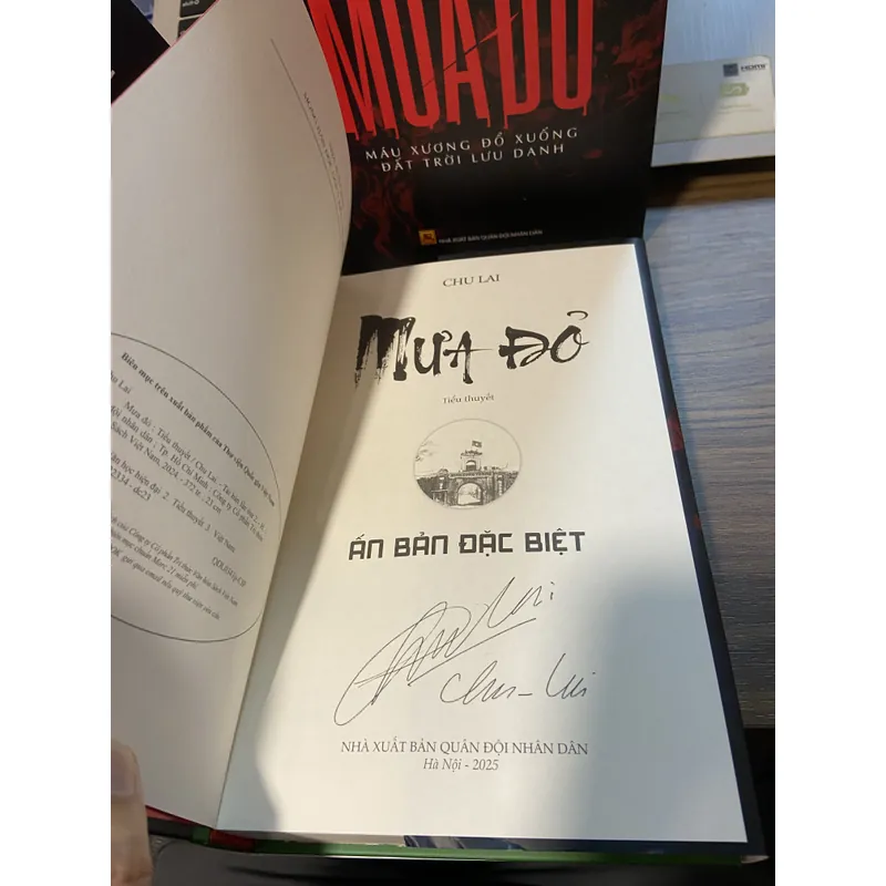 Mưa Đỏ - bản đặc biệt, bìa cứng, chữ ký scan tác giả 732123