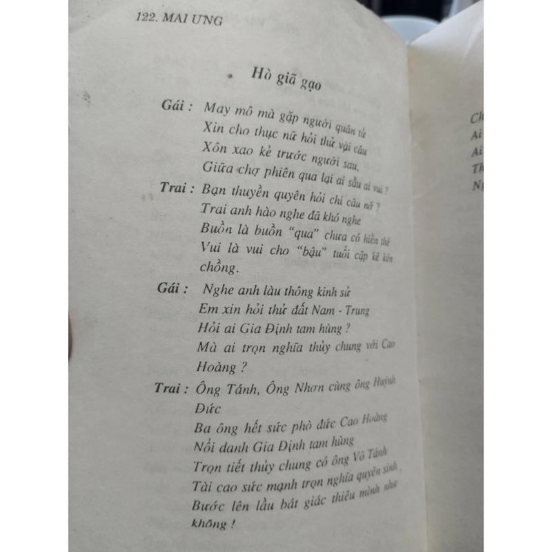 Huế Vài Nét Cố Đô (NXB Hội Nhà Văn 1991) - Mai Ưng, 143 Trang 367853