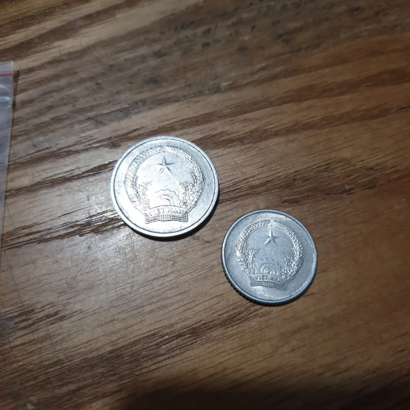 Tiền xu 1976 - 1 đồng và 5 hào 933098