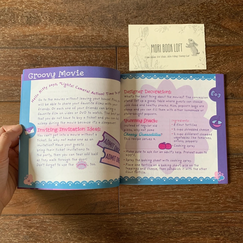 Sách tranh tiếng anh Hello Kitty's Book of Friendship Fun & Activities, Used 478718