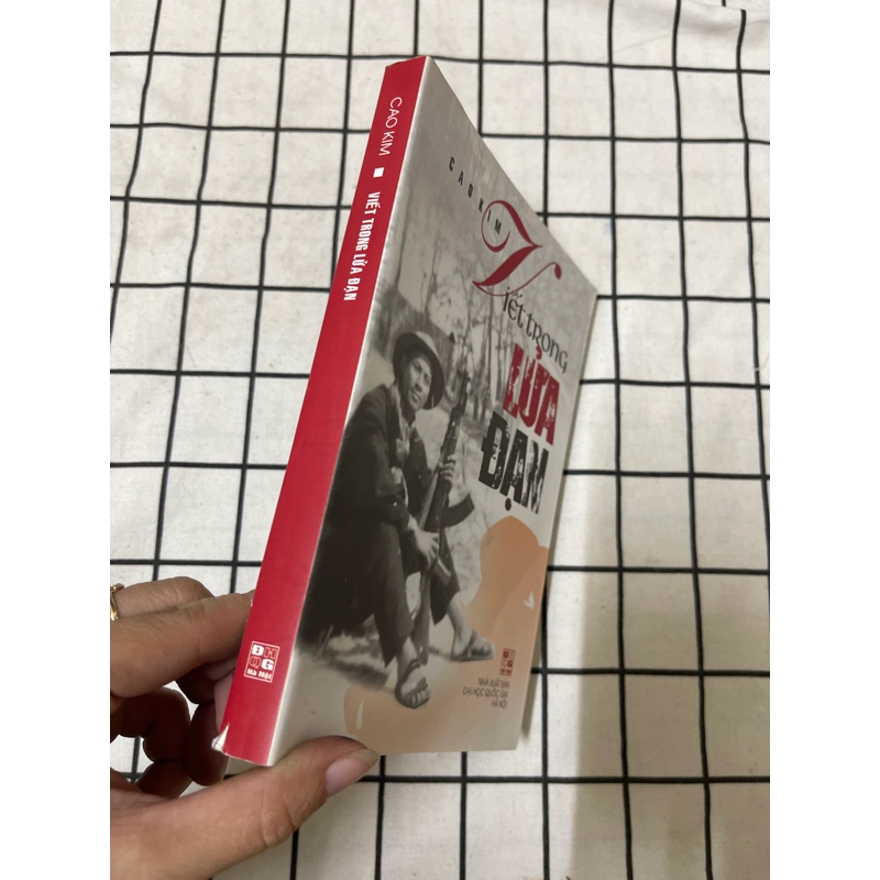 Viết trong lửa đạn  551794