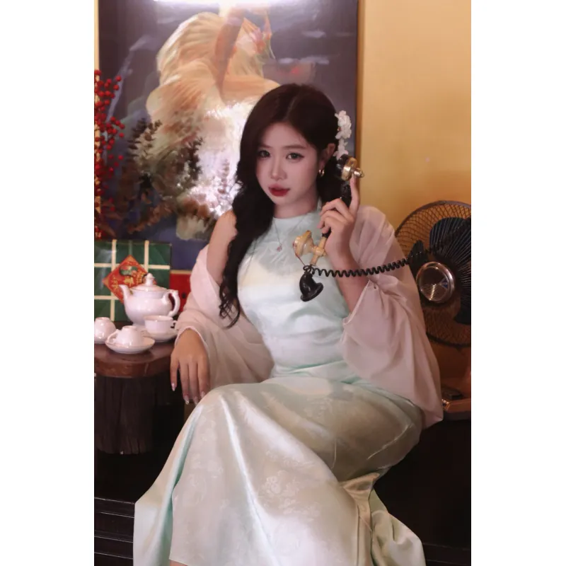 Váy lụa cổ yếm màu xanh lam size M(50-56kg; eo<70; ngực<85) 933775