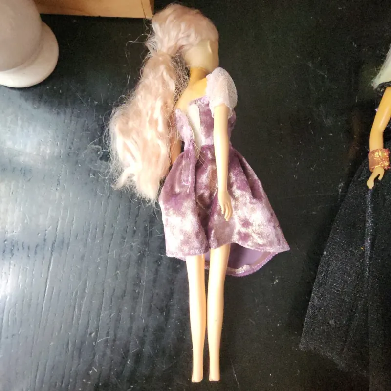 Búp bê Barbie đầm tím 1005308
