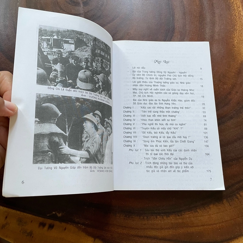 II Tựa sách: Trên Đỉnh Trường Sơn Kể Truyện Kiều - Thiếu Tướng Nguyễn An - 1999 460811