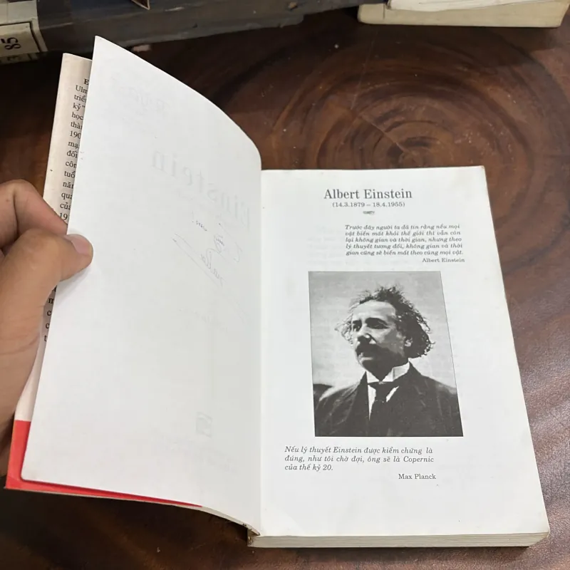 II Tủ Sách Nhân Vật: Einstein - Nguyễn Xuân Xanh - 2007 1039553