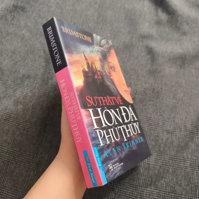 Sự Thật Về Hòn Đá Phù Thủy - Alan Skinner 695984