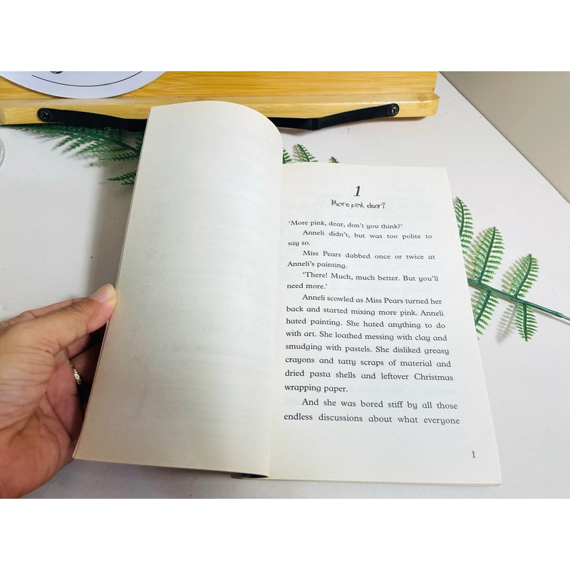 [Sách 2hand từ US] Like new 90% - Anneli the Art Hater – Anne Fine 476840