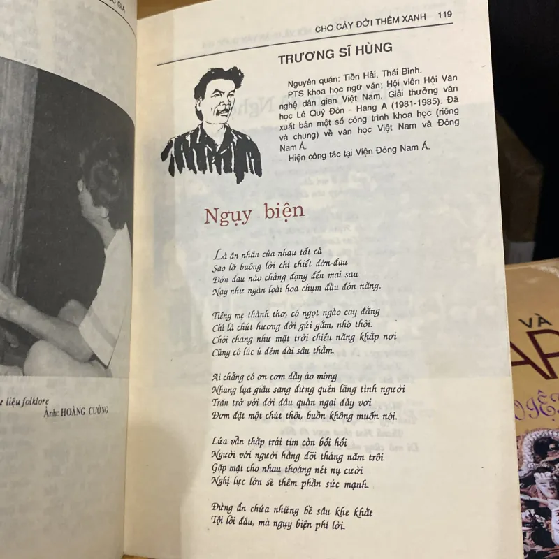 CHO CÂY ĐỜI THÊM XANH, Ấn phẩm kỉ niệm 40 năm thành lập TTKHXHNVQG (XB 1993) 760223
