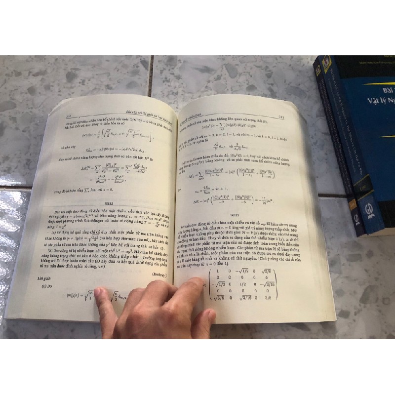 Bộ sách bài tập và lời giải vật lý Yung Kuo- Lim 21932