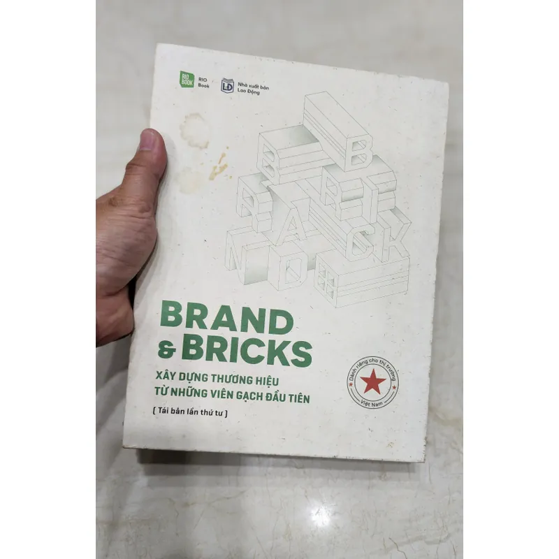 Brand & Bricks Xây dựng thương hiệu từ những viên gạch đầu tiên Riobook 736252