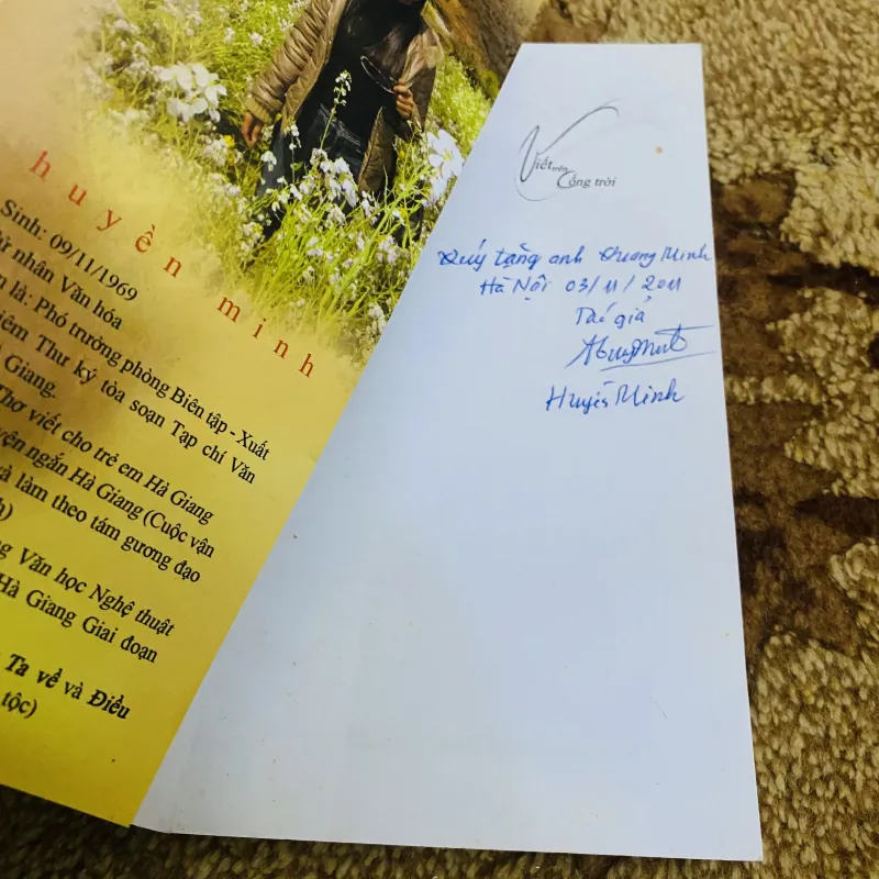 Viết trên cổng trời - Huyền Minh - có ký tác giả 973162