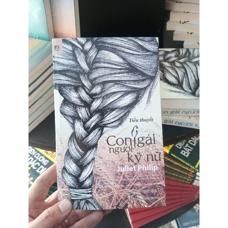 (Sách cũ SCGR) Con gái người kỹ nữ - Philip 2015 VAVO-A0 Blogmeo090426 1016594
