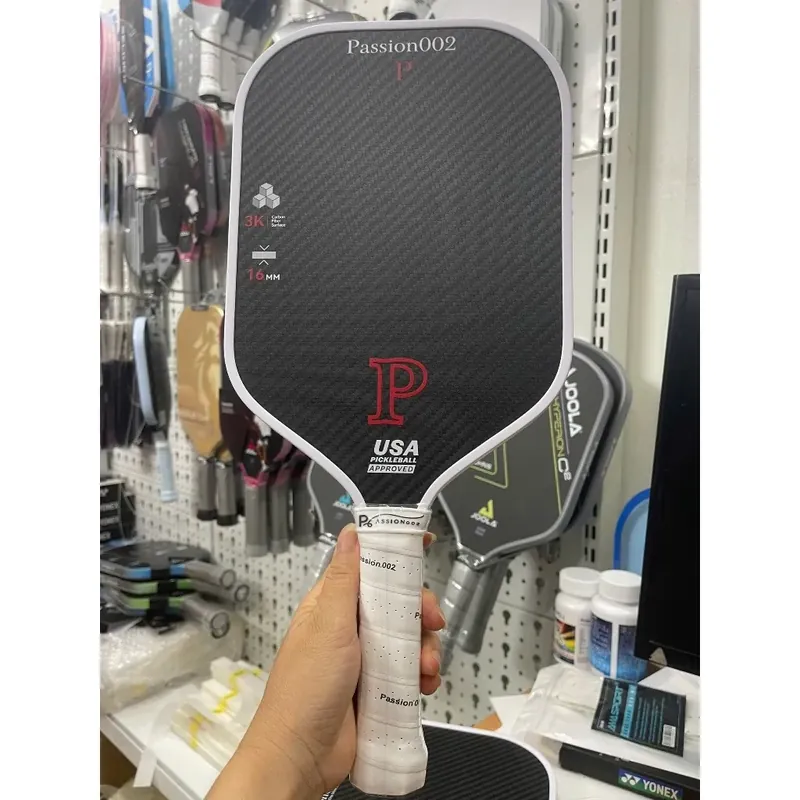 Vợt pickleball Passion 002 3K sợi carbon màu đen trắng còn tốt 604937