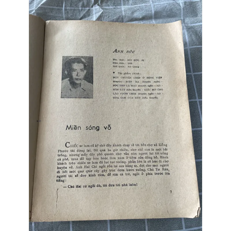 Truyện ngắn Việt Nam 1945-1985, sách khổ lớn , mọt ăn ít trang không ảnh hưởng chữ  795552