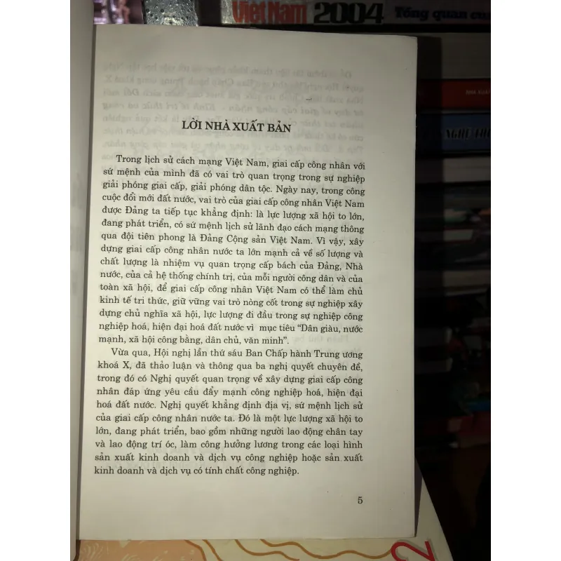 Đổi mới tư duy về giai cấp công nhân - Kinh tế tri thức và công nhân tri thức  758247